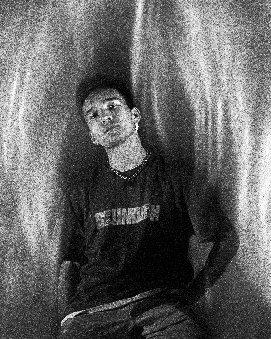 gallery image, click to stop and drag